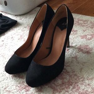 Round toe, black suede H&M heels